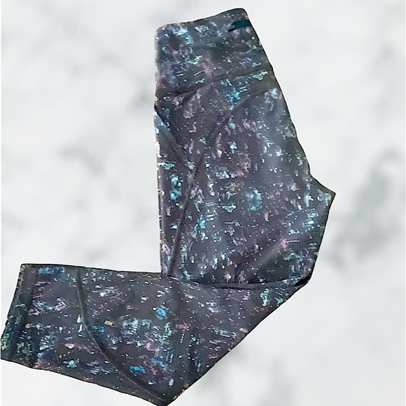 EUC! ATHLETA LIGHTNING CITY LIGHTS CAPRI - Picture 3 of 6